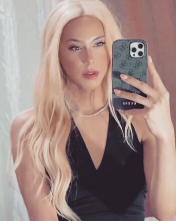 adrianaversace