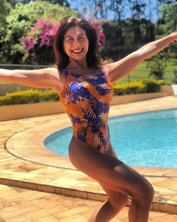 Angela Dippe