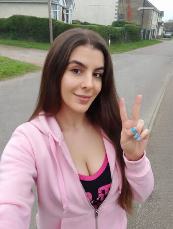 Chloe Tzuqiknee