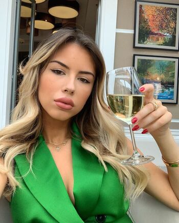 dita istrefi