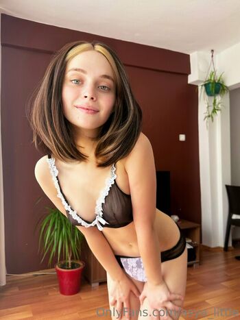PetitePoster18