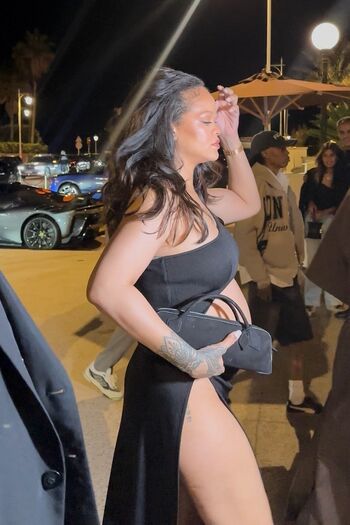 rihanna 1 page