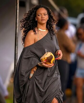 rihanna 1 page