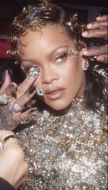 rihanna 1 page