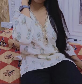 Simmi_Hot26