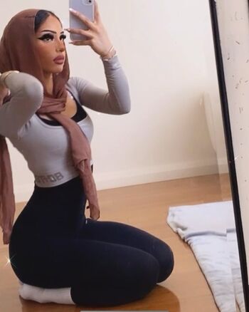 zainab sara